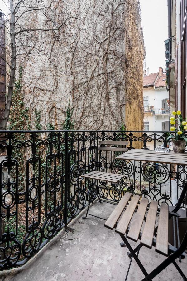 Pyvo Street Home With Balcony By Nw Boedapest Buitenkant foto