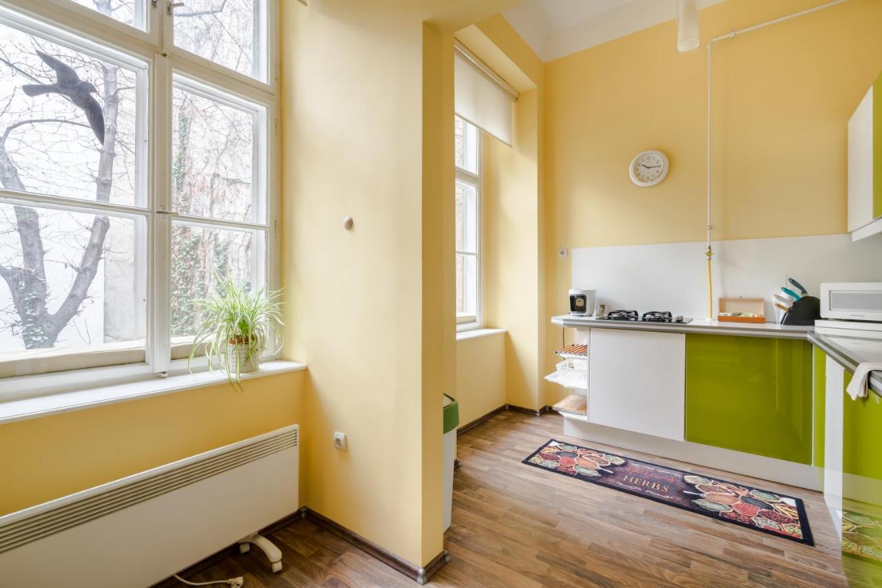 Pyvo Street Home With Balcony By Nw Boedapest Buitenkant foto